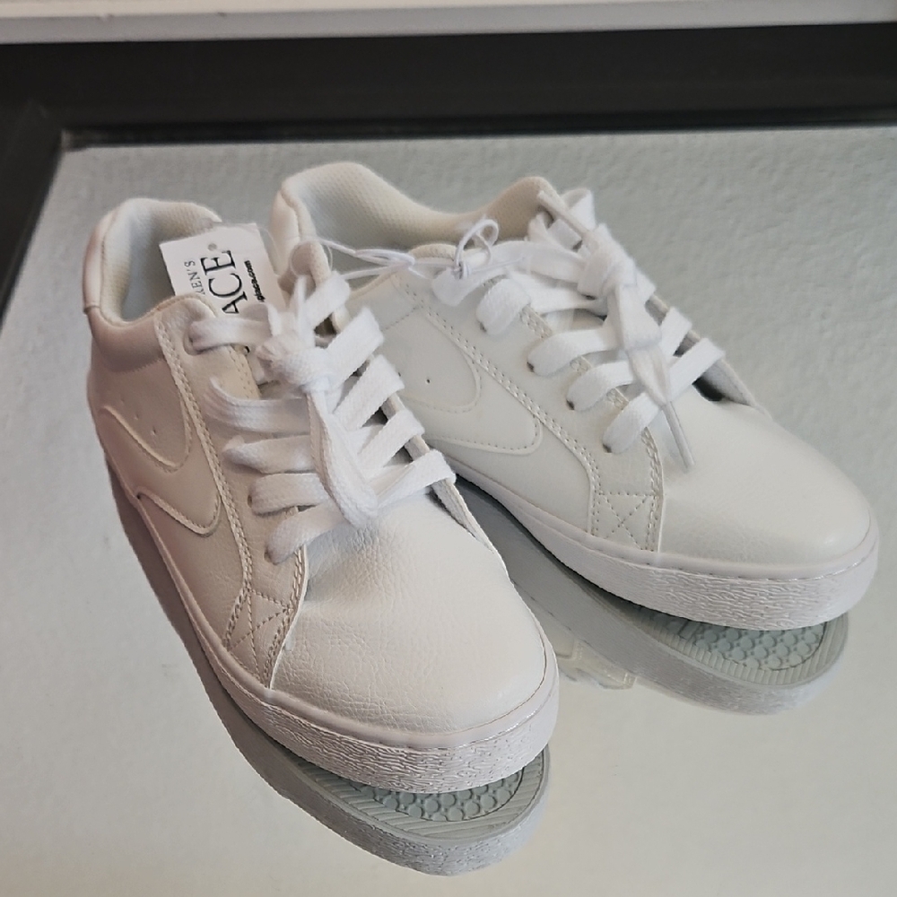 Children's Place White Lace-Up Sneakers Kids SIZE 4